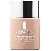 Clinique Even Better Glow Light Reflecting Makeup Podkład rozświetlający SPF 15 30ml WN 114 Golden